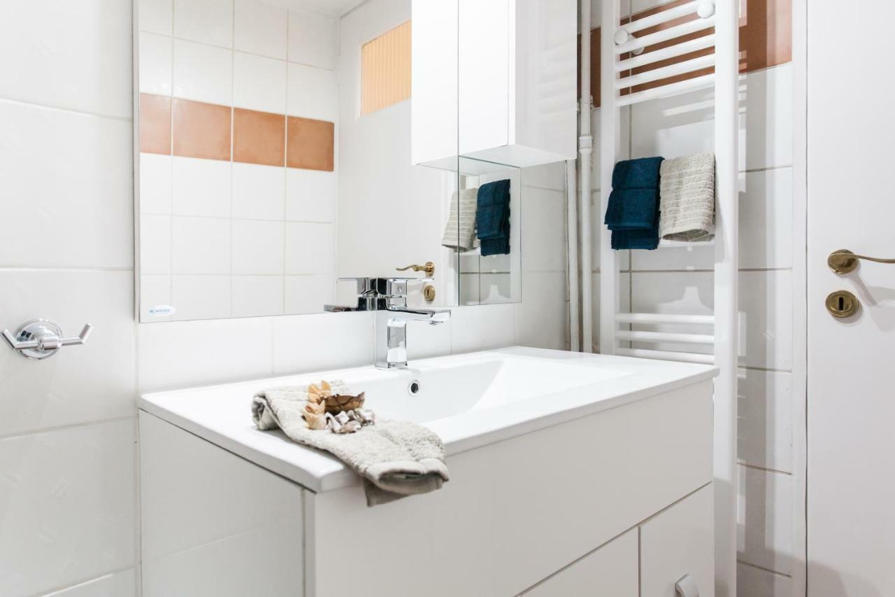 Classy And Stylish Private Apartment At Acropolis Museum Metro Station 아테네 외부 사진